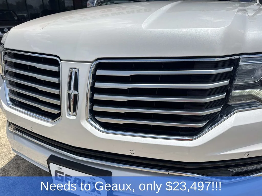 Used 2017 White Lincoln Select image 7