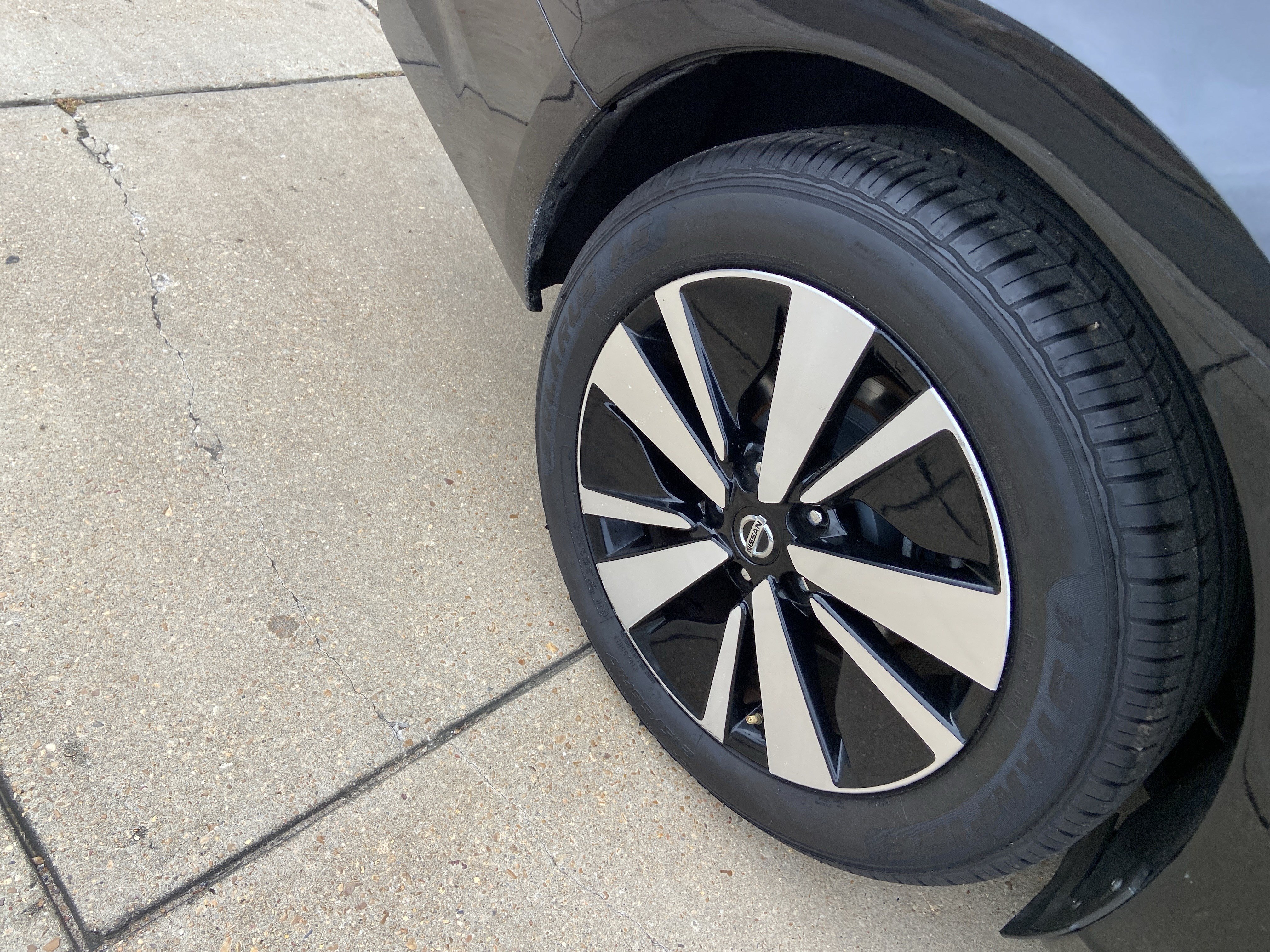 Used 2022 Super Black Nissan 2.5 SV image 31