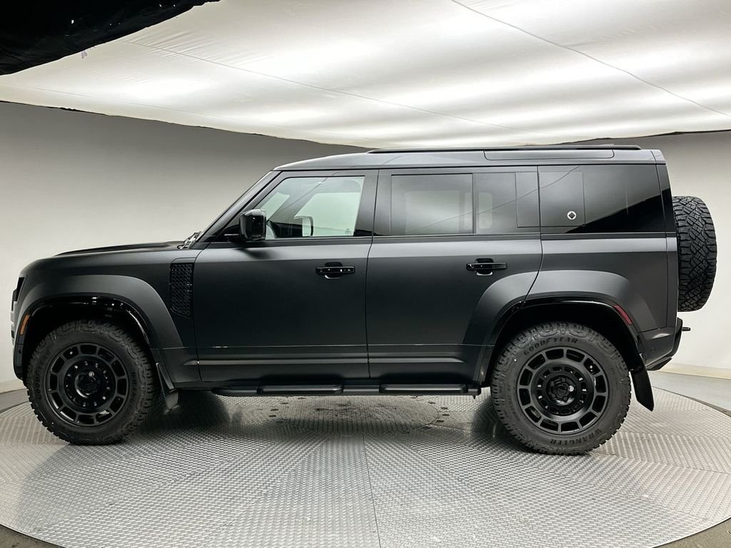 New 2026 Narvik Black Land Rover OCTA image 10