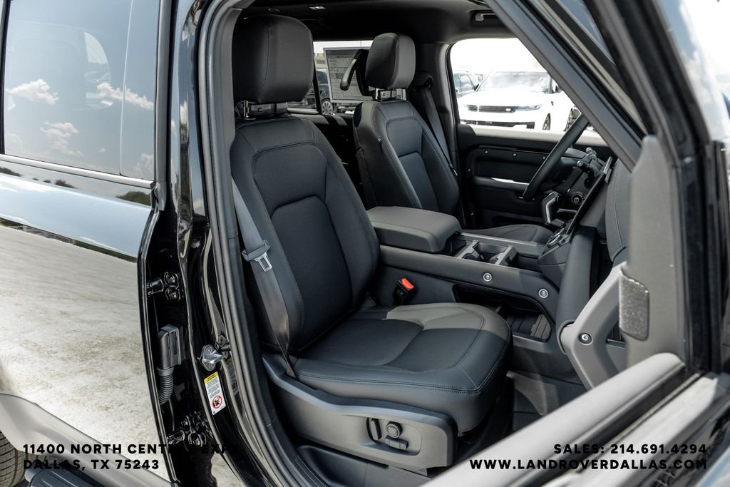 New 2026 Santorini Black Metallic Land Rover S image 42