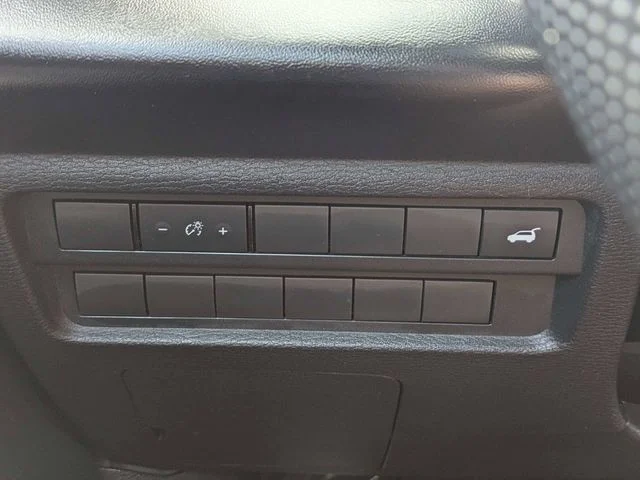 Used 2024  Mitsubishi SE Black Edition image 24