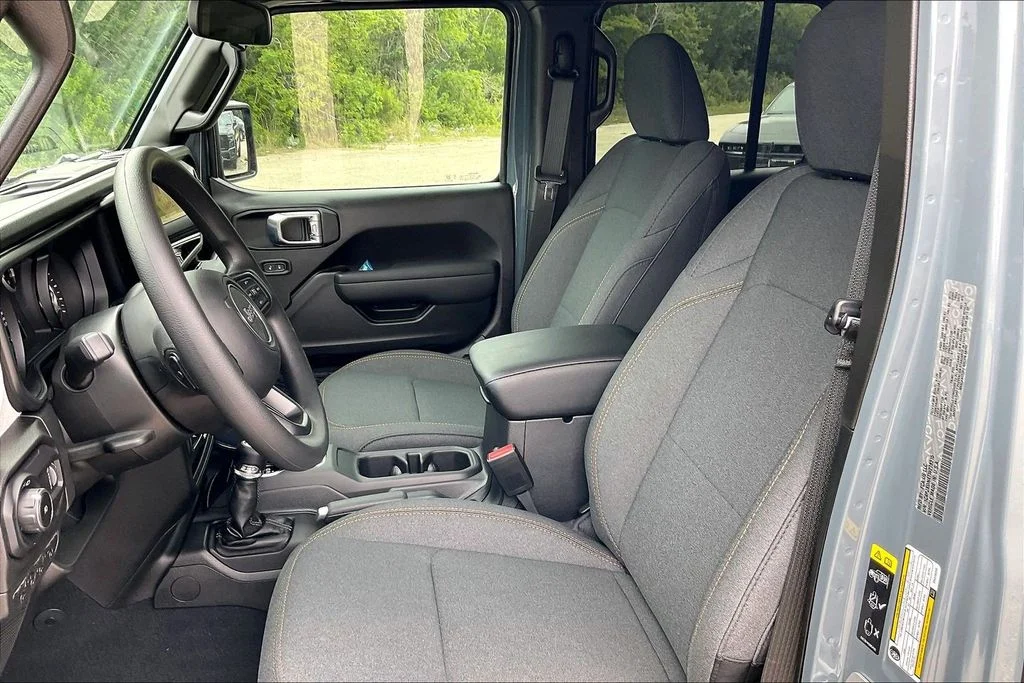 New 2026 Jeep Wrangler Sport 4D Sport Utility