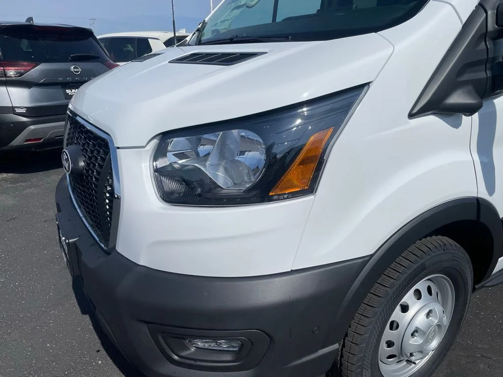 New 2026 Oxford White Ford Cargo Van image 36