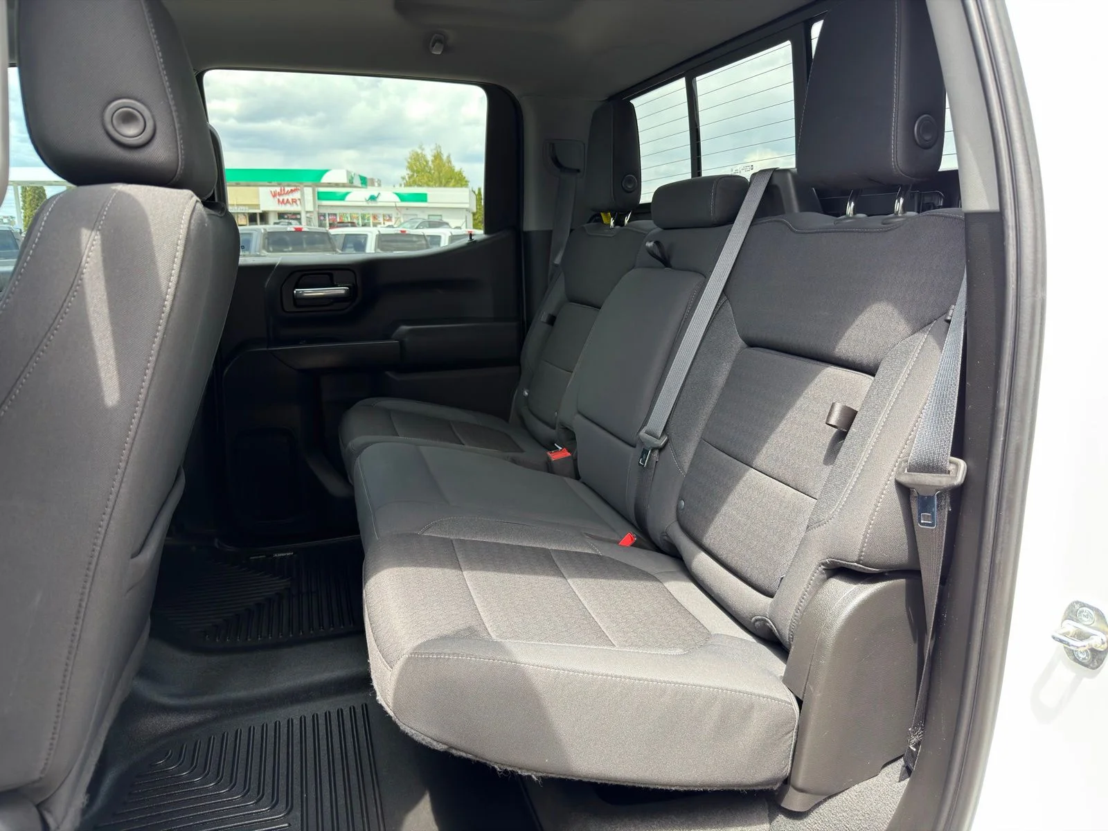 Used 2022 White Chevrolet LT image 29