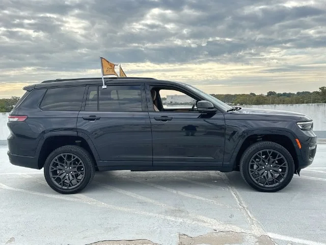 Certified Used 2023 Black Jeep Summit image 9