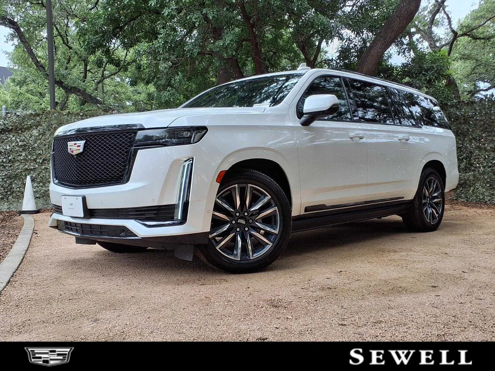 2023 Cadillac Escalade ESV 4WD Sport Platinum's photo
