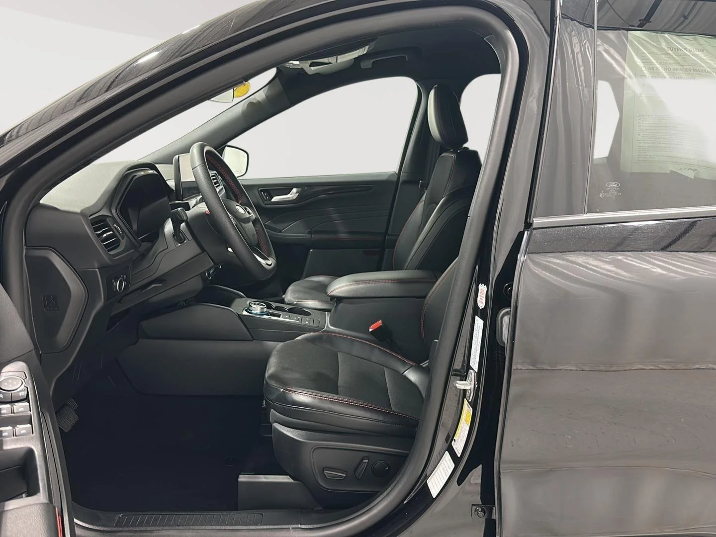Used 2025 Agate Black Metallic Ford ST-Line image 17
