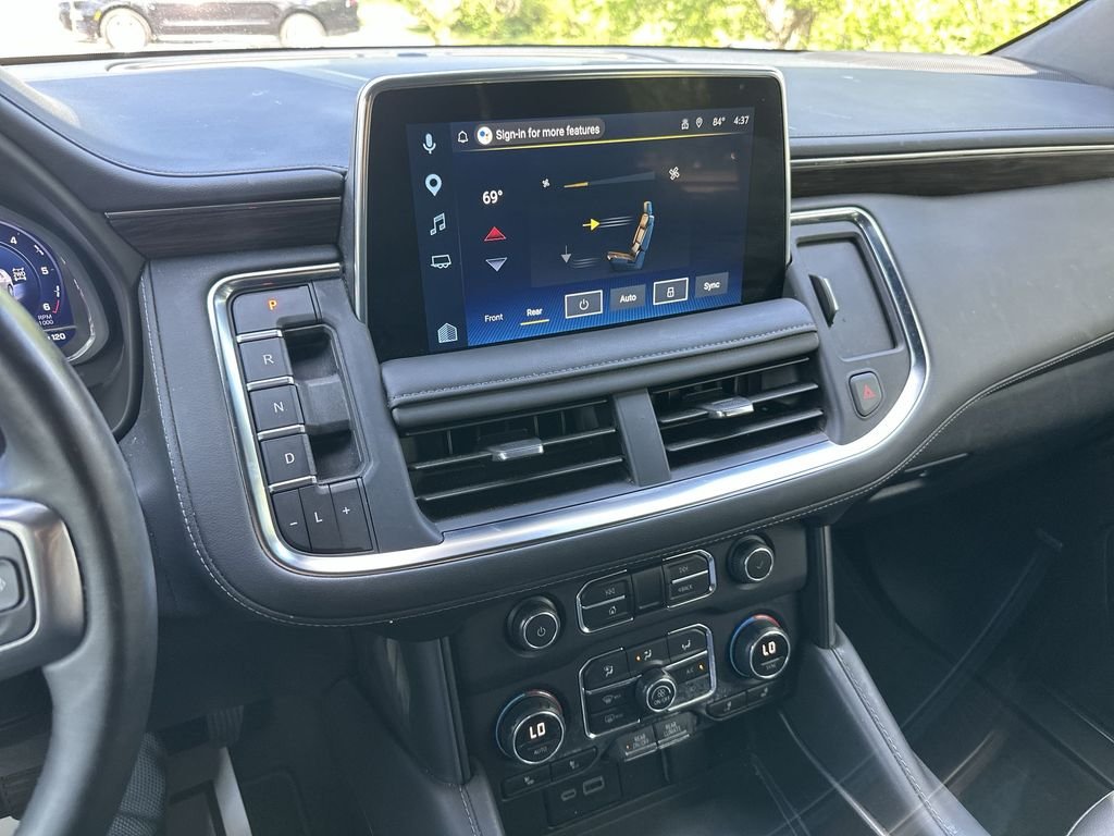 Used 2023 White Chevrolet Z71 image 19