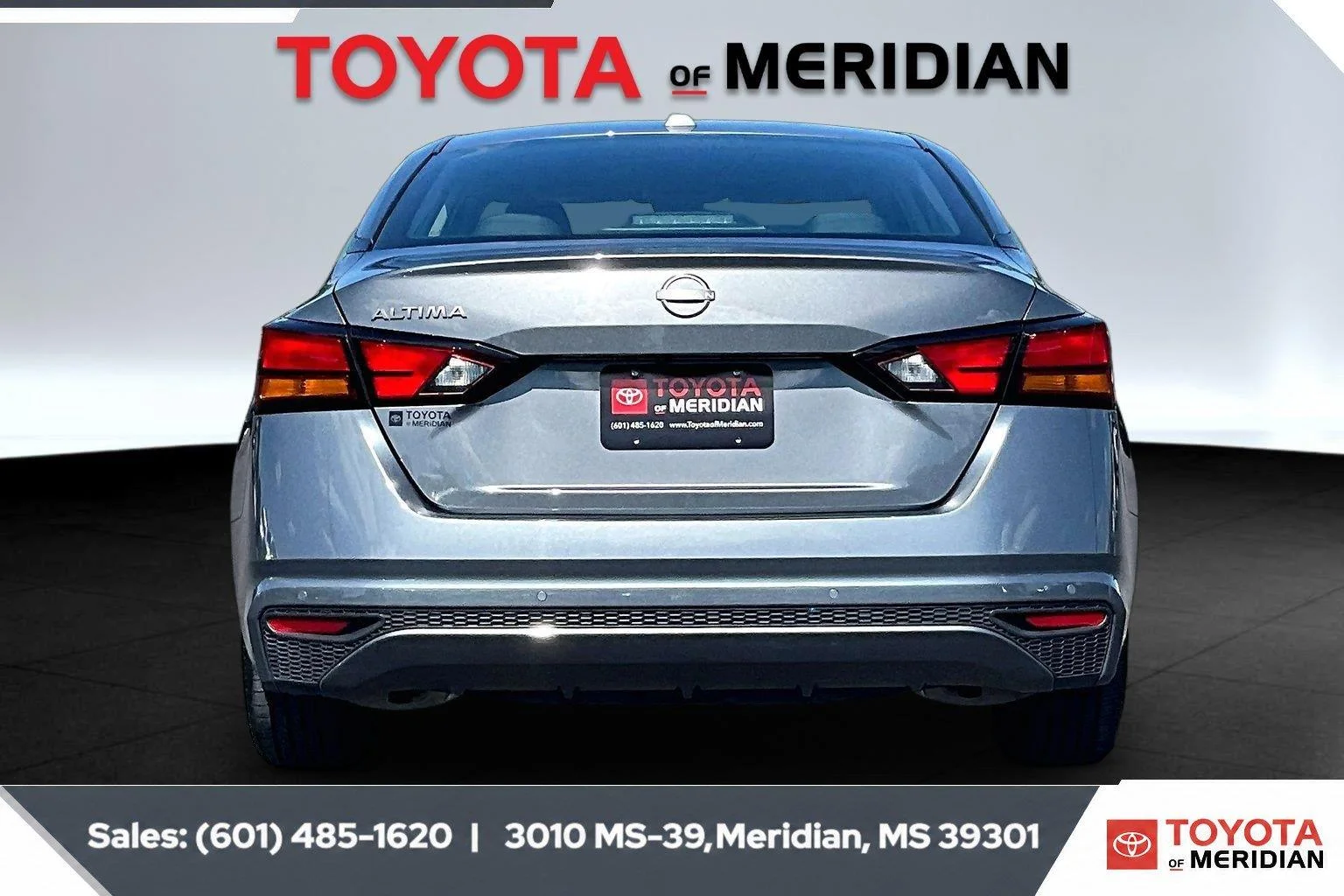Used 2025 Gun Metallic Nissan SV image 4