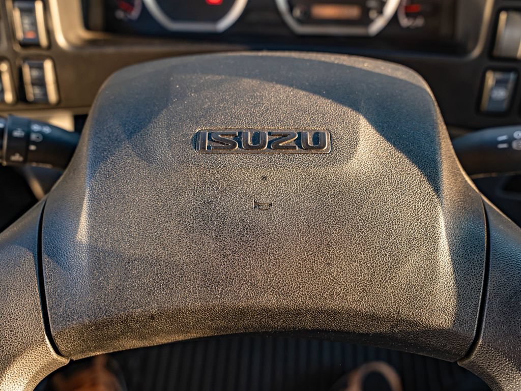 Used 2022 White Isuzu  image 25