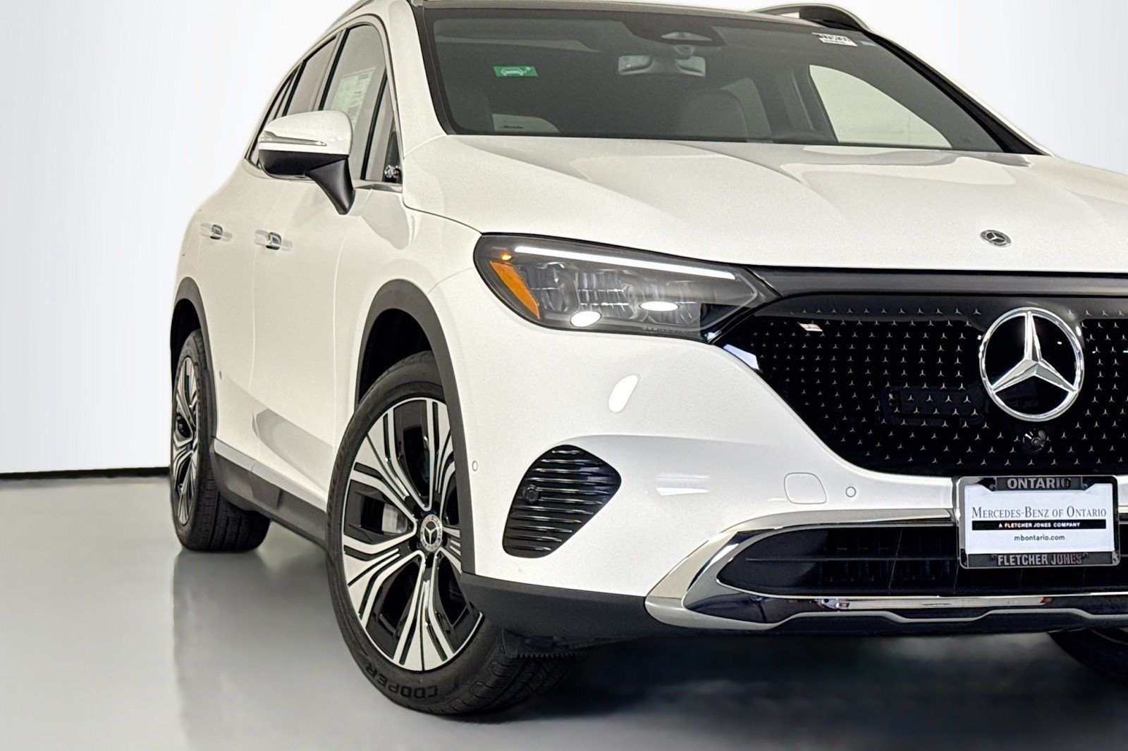 New 2026 Polar White Mercedes-Benz EQE 320 4MATIC® SUV image 12