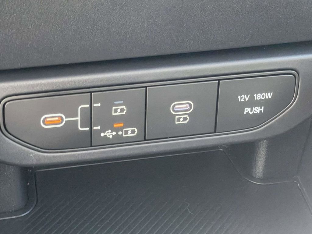 Used 2025 Black Kia LXS image 23