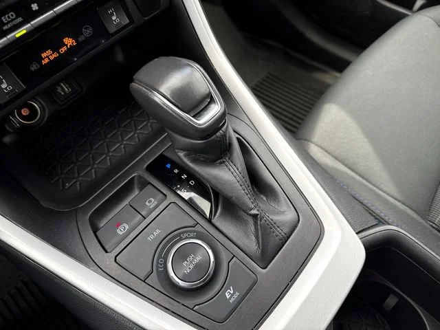 2024 Toyota RAV4 SE - Photo 28