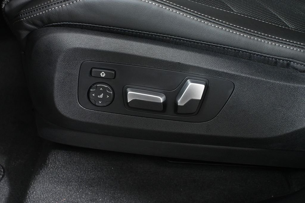 New 2026 Black Sapphire Metallic BMW xDrive40i image 27