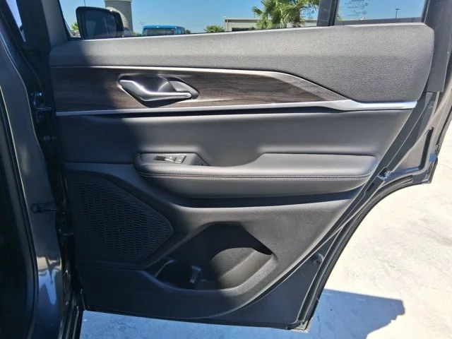 New 2026 Baltic Gray Metallic Clear-Coat Exterior Paint Jeep Altitude image 22
