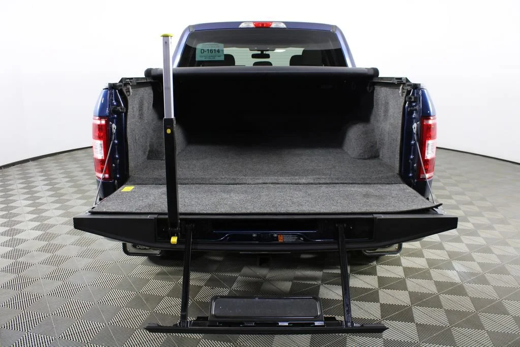 Used 2020 Blue Ford XL image 7