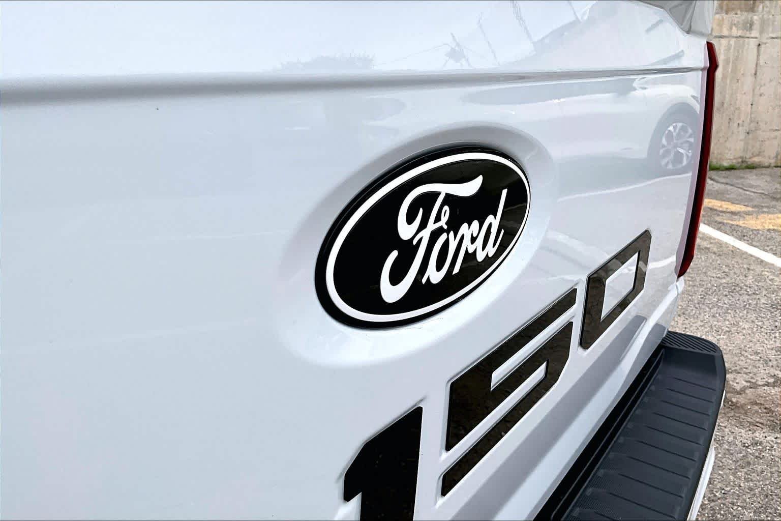 Used 2025 Oxford White Clearcoat Ford XLT image 37