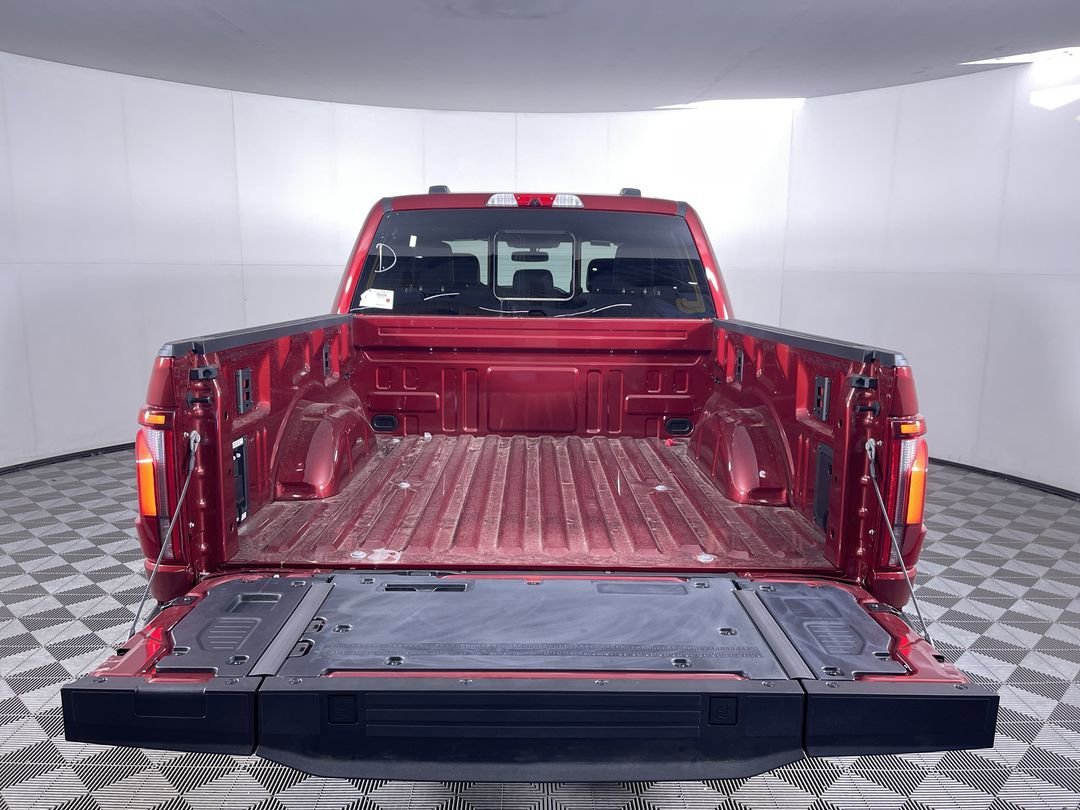 New 2026 Ruby Red Metallic Tinted Clearcoat Ford Platinum image 26