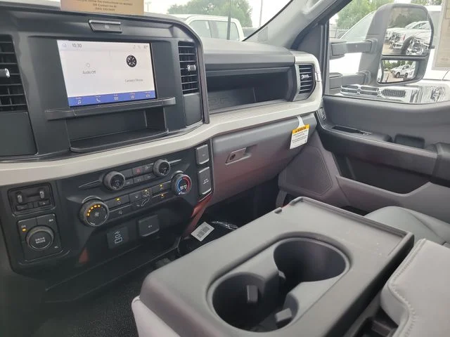 New 2025 Oxford White Ford XL image 16