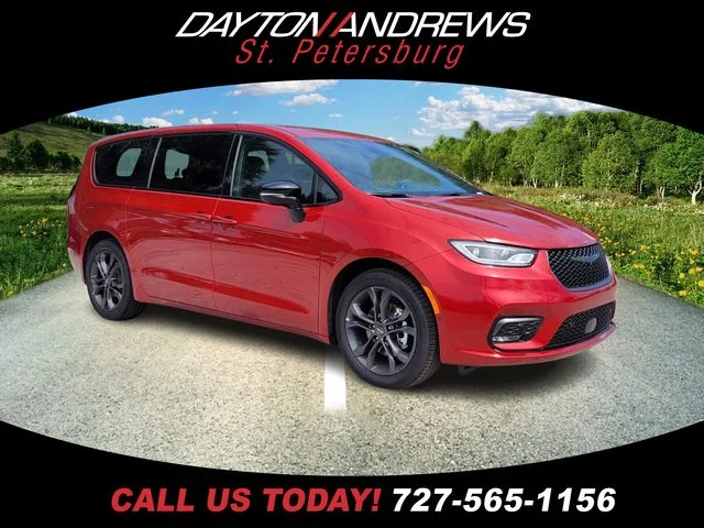 2026 Chrysler Pacifica Select's photo