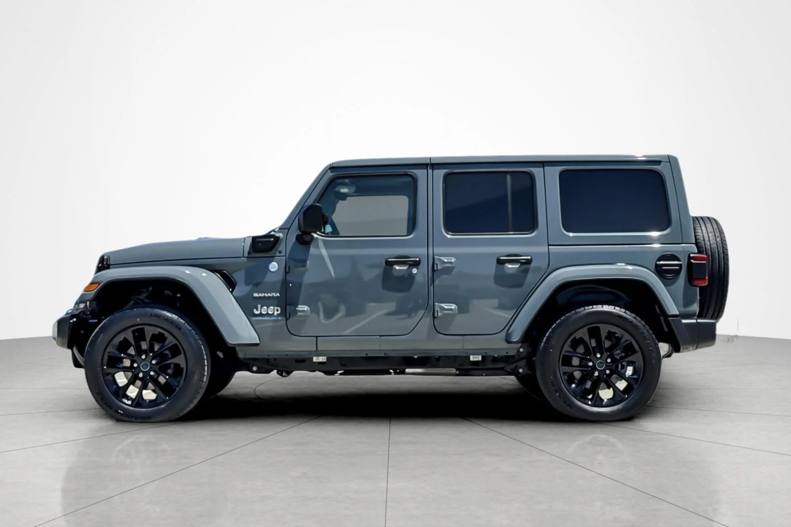 Used 2024 ANVIL CLEAR-COAT Jeep Sahara image 2