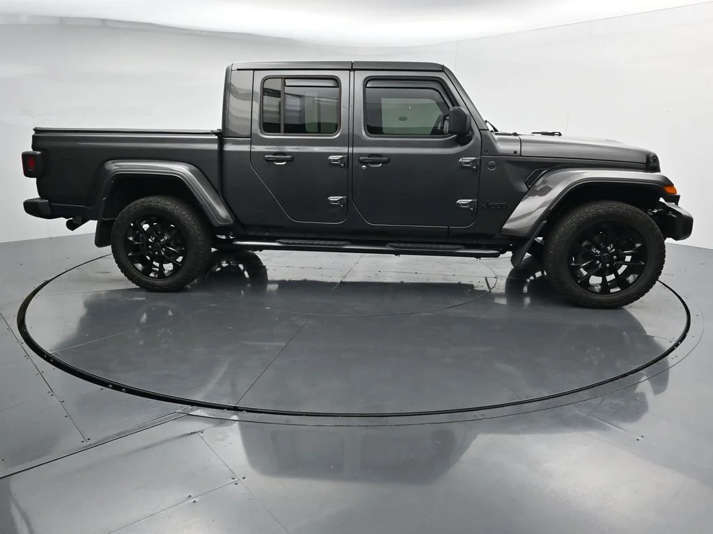 Used 2025 Gray Jeep Nighthawk image 9