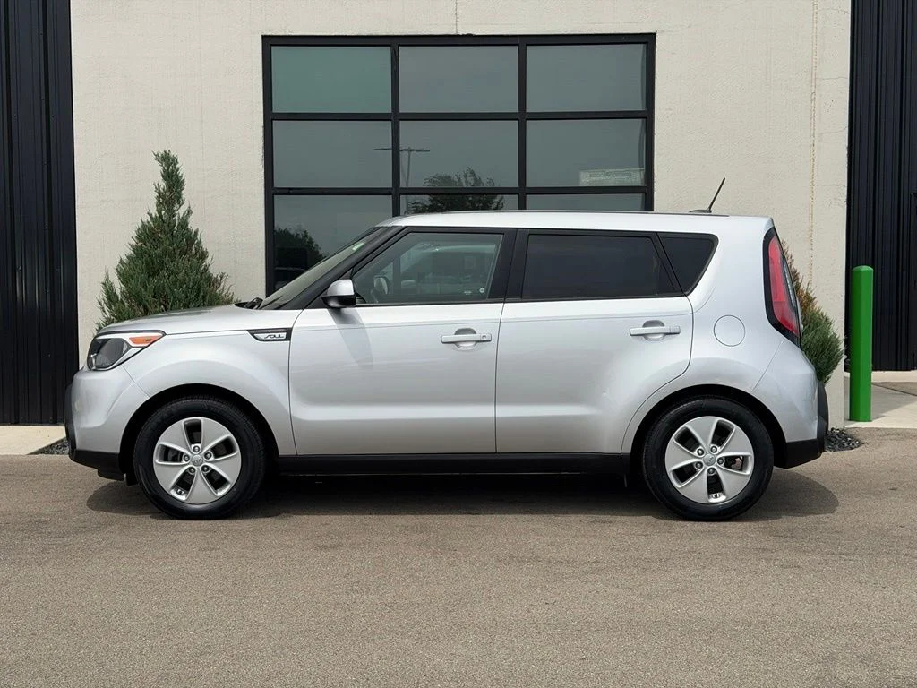 Used 2016 Silver Kia Base image 2