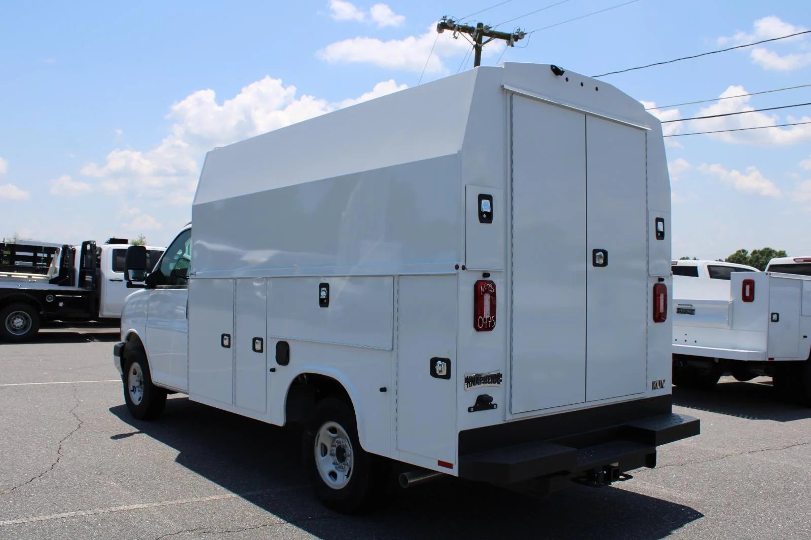 New 2025 Summit White GMC 1WT image 2