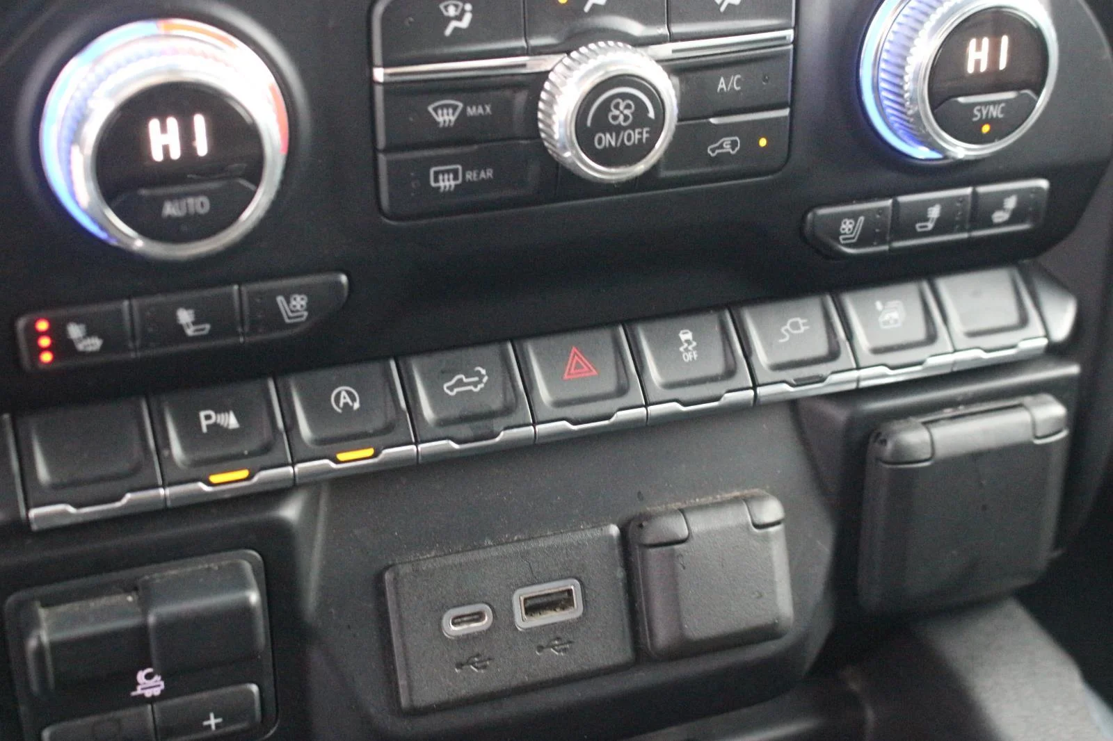 Used 2019 DARK SKY METALLIC GMC SLT image 31