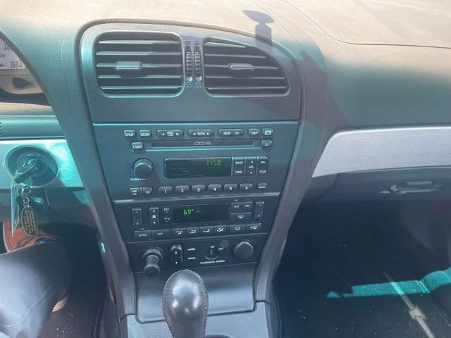 Used 2002  Ford Base image 11
