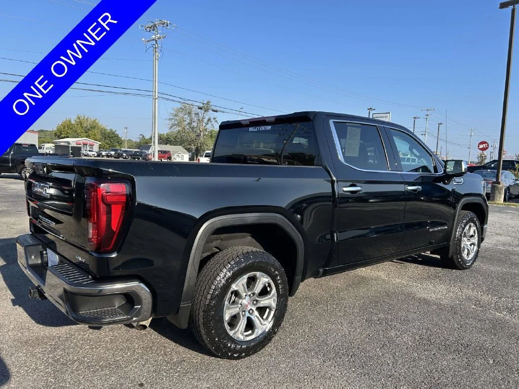 Used 2025 Onyx Black GMC SLT image 4