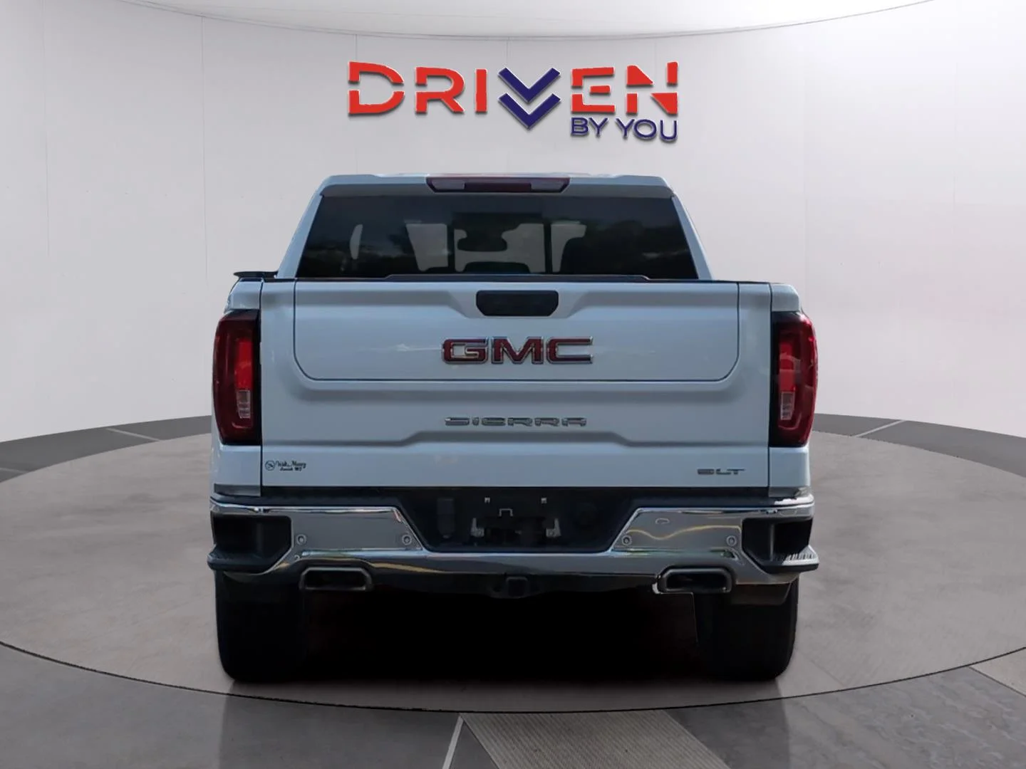 Used 2022 White Frost Tricoat GMC SLT image 4