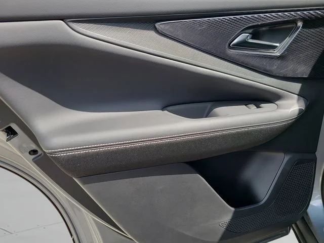 New 2025 Sterling Gray Metallic Chevrolet LT image 17