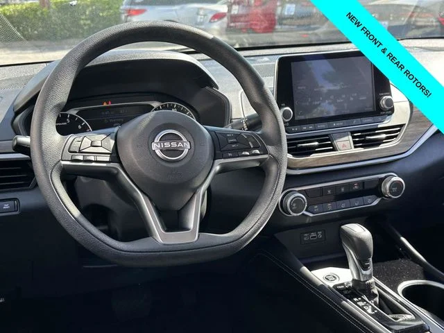 Used 2023 White Nissan 2.5 SV image 2