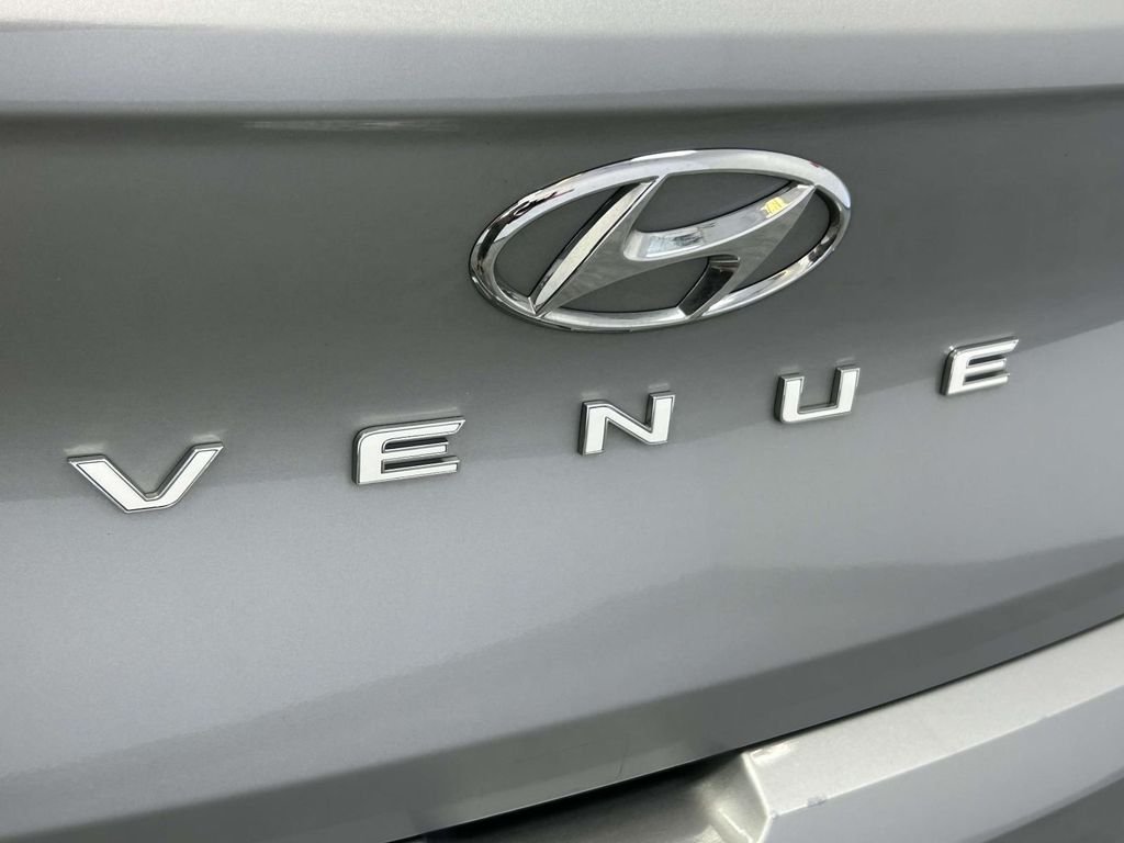 Used 2025 Silver Hyundai SEL image 10