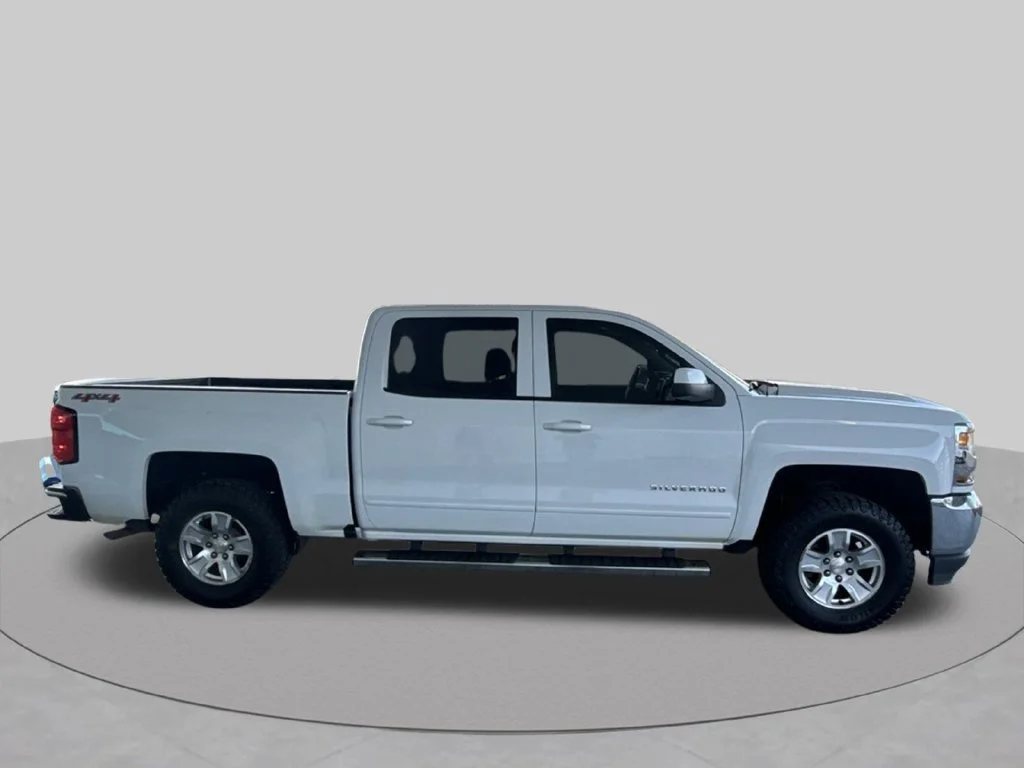 Used 2017 SUMMIT WHITE Chevrolet LT image 12