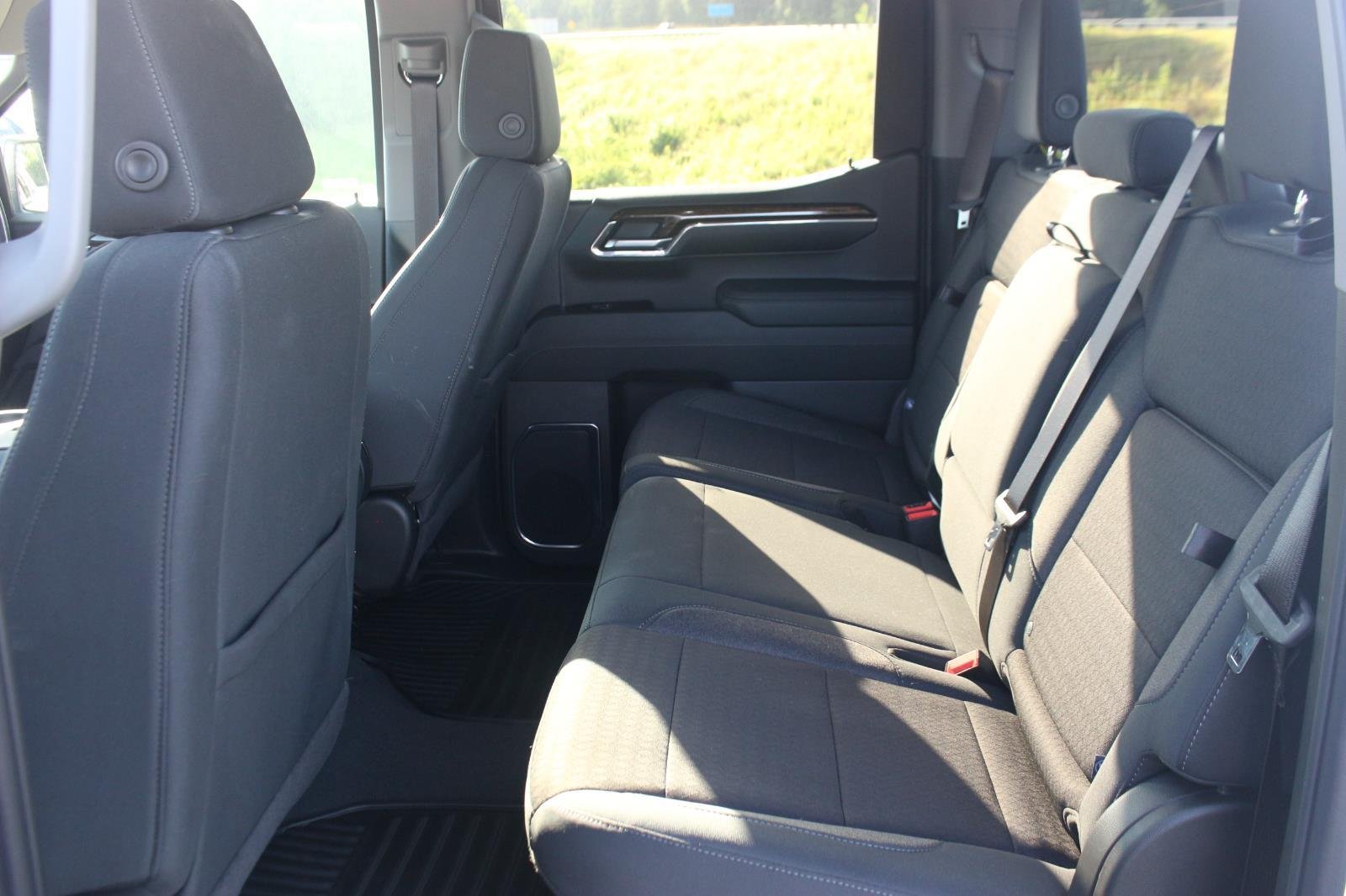 Used 2024 Summit White GMC Elevation image 33