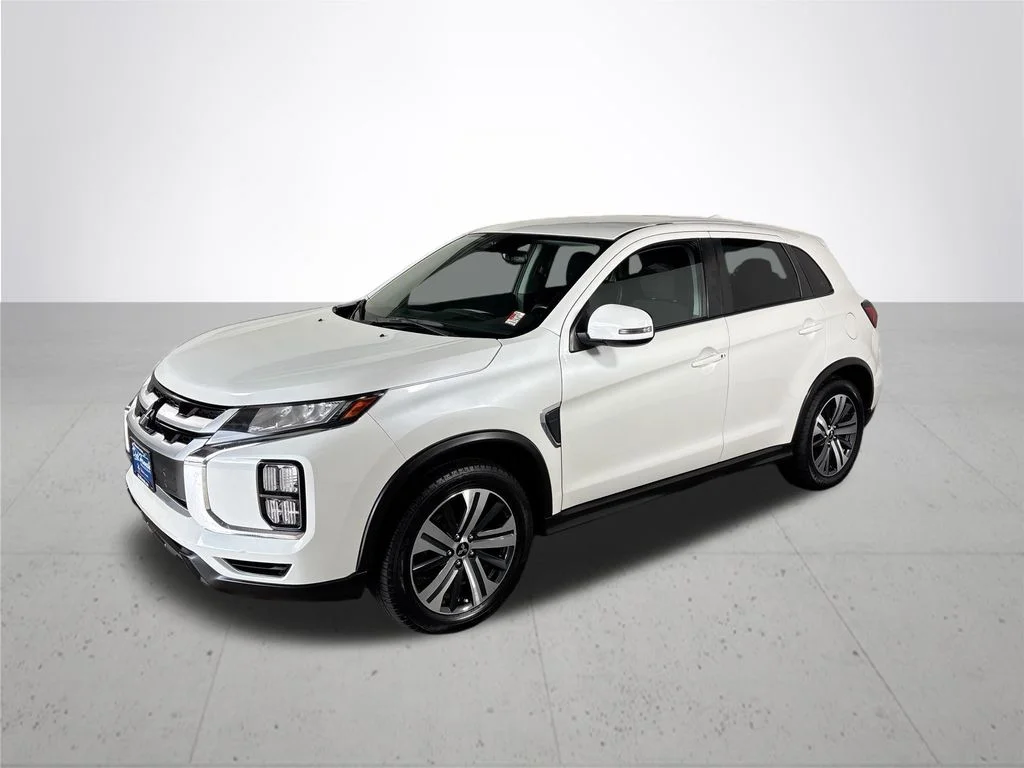 Used 2021 White Mitsubishi 2.0 SE image 2