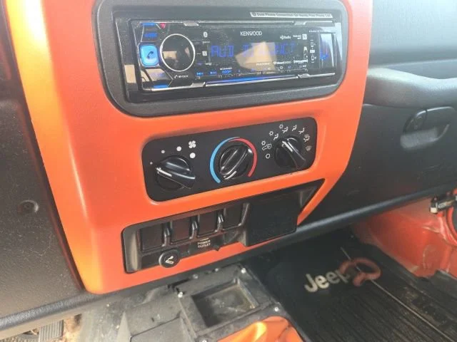 Used 2005 Impact Orange Cle Jeep Sport image 33