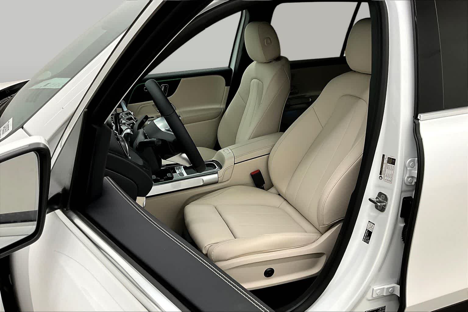 New 2026 Polar White Mercedes-Benz GLB 250 image 9