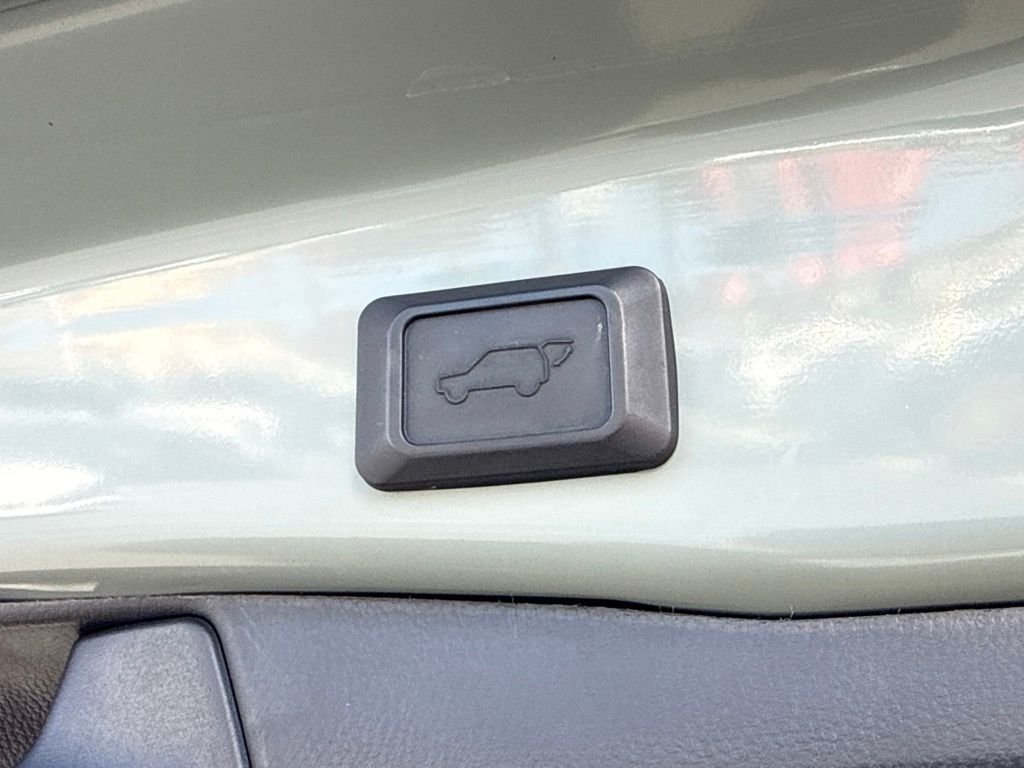 Certified Used 2022  Toyota XLE image 17