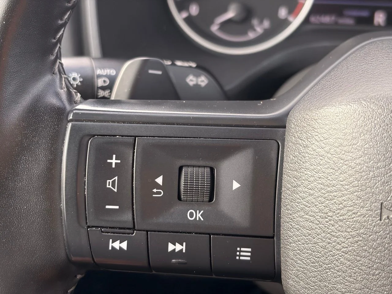 Used 2025 Baja Storm Metallic Nissan SV image 28