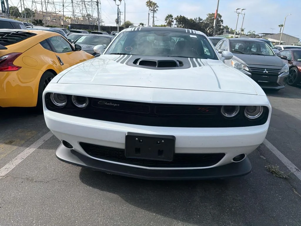 Used 2016 Bright White Clearcoat Dodge 392 Hemi Scat Pack Shaker image 3
