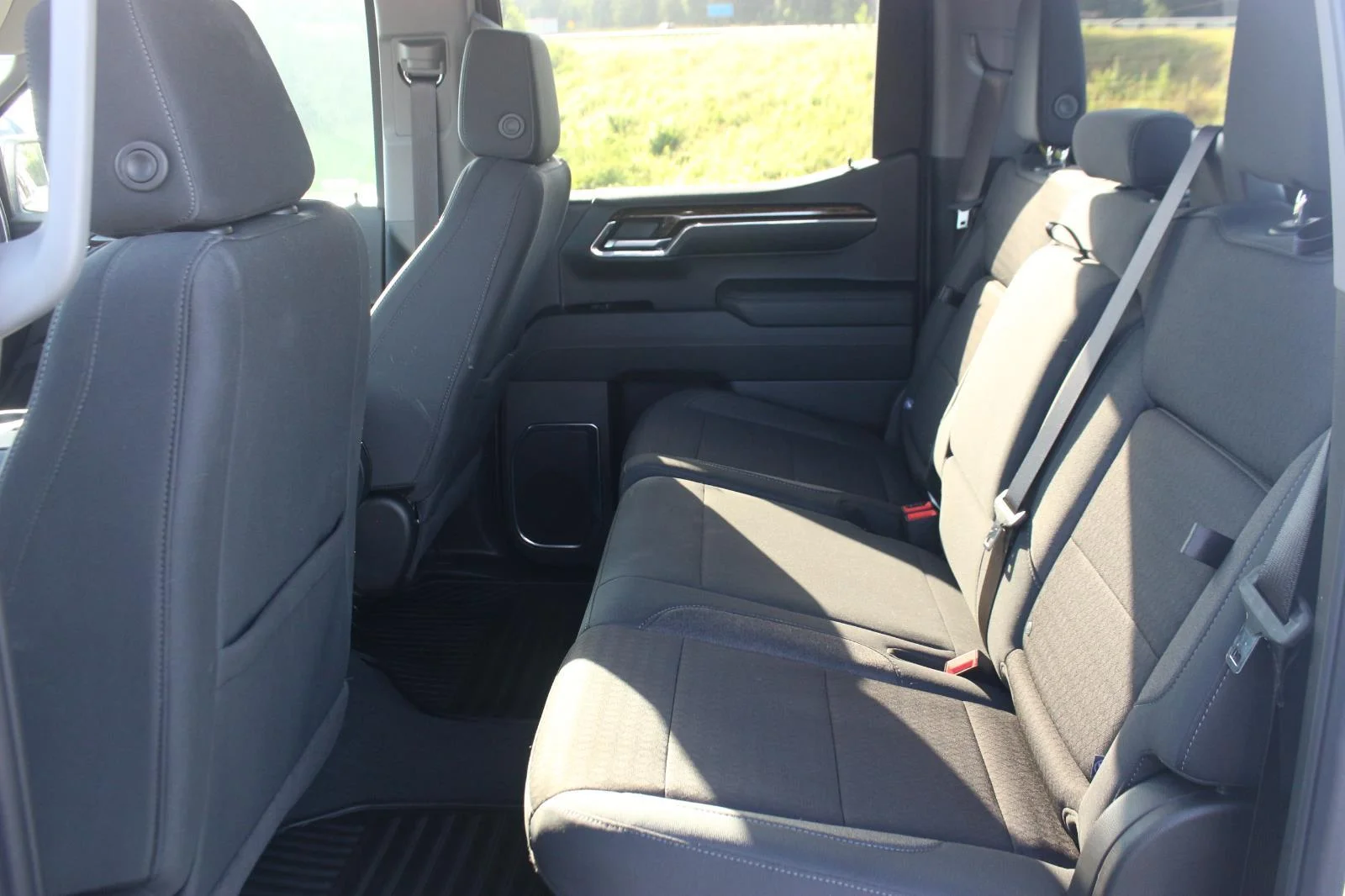 Used 2024 Summit White GMC Elevation image 33