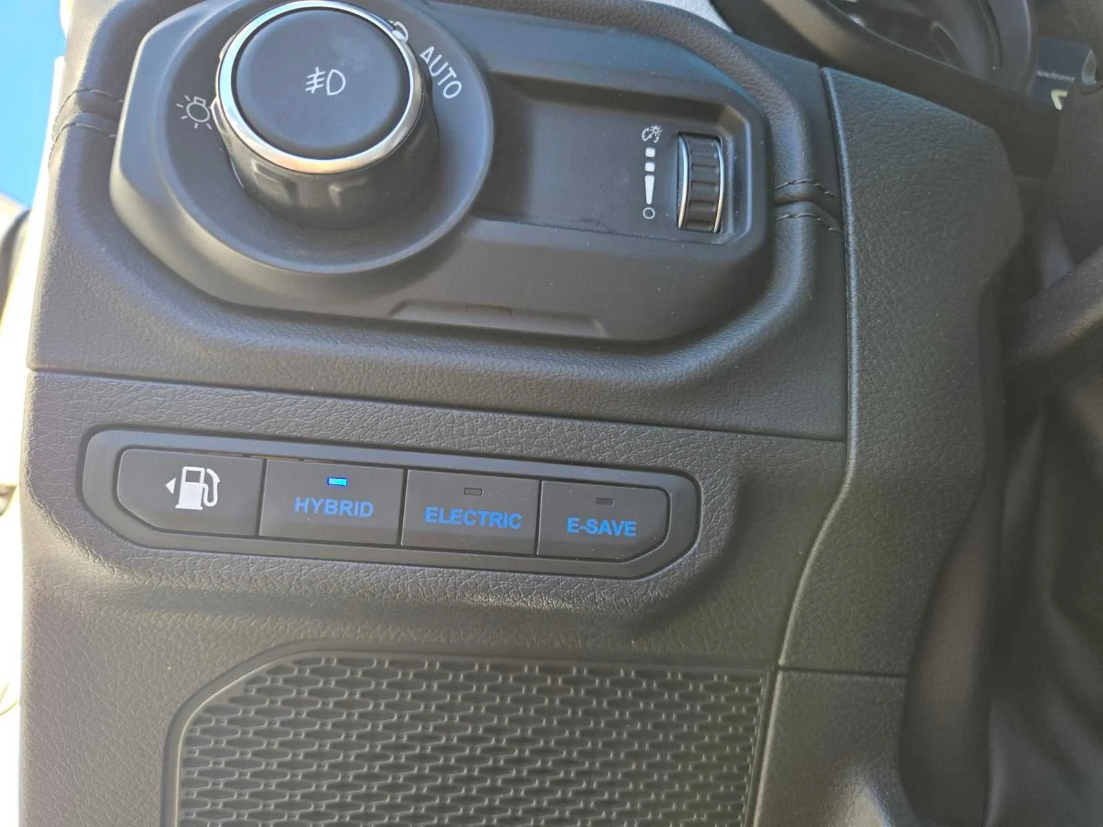 Used 2024  Jeep Sahara image 24