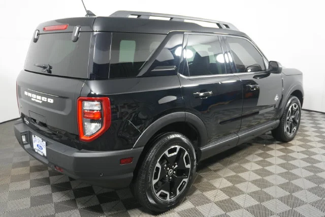 Used 2023 Shadow Black Ford Outer Banks image 3