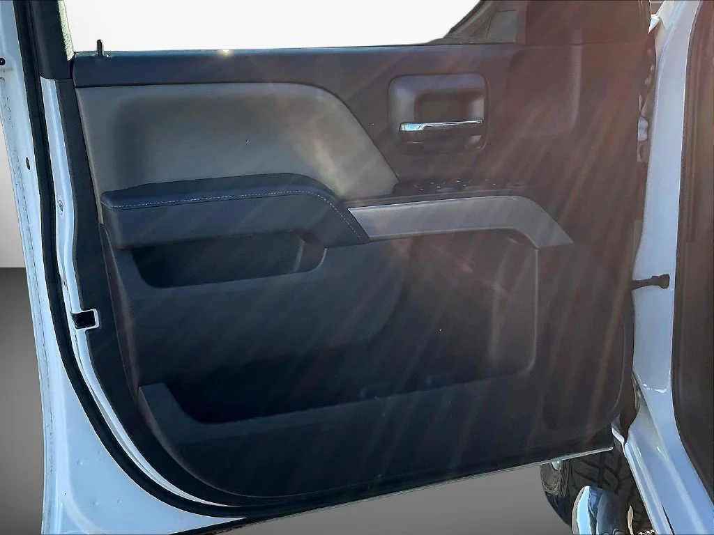 Used 2016 White Chevrolet LT image 20