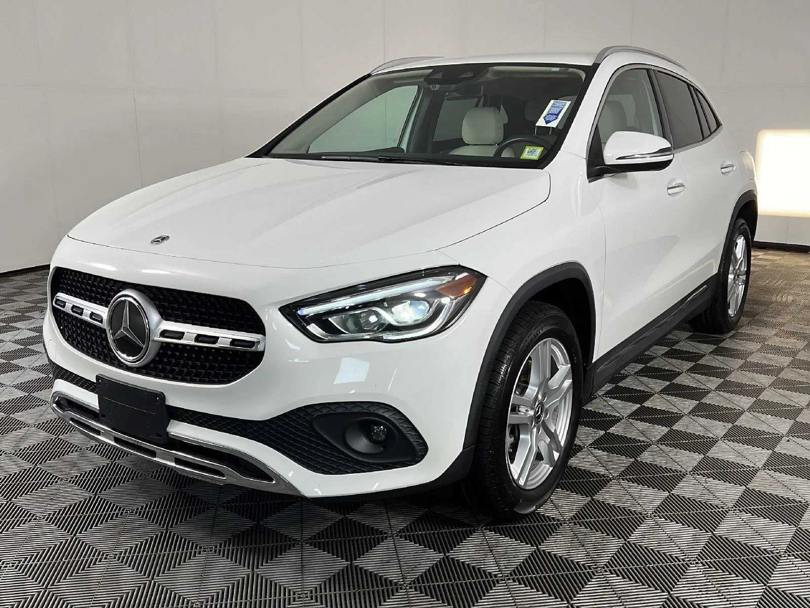 Used 2023 Polar White Mercedes-Benz GLA 250 image 23