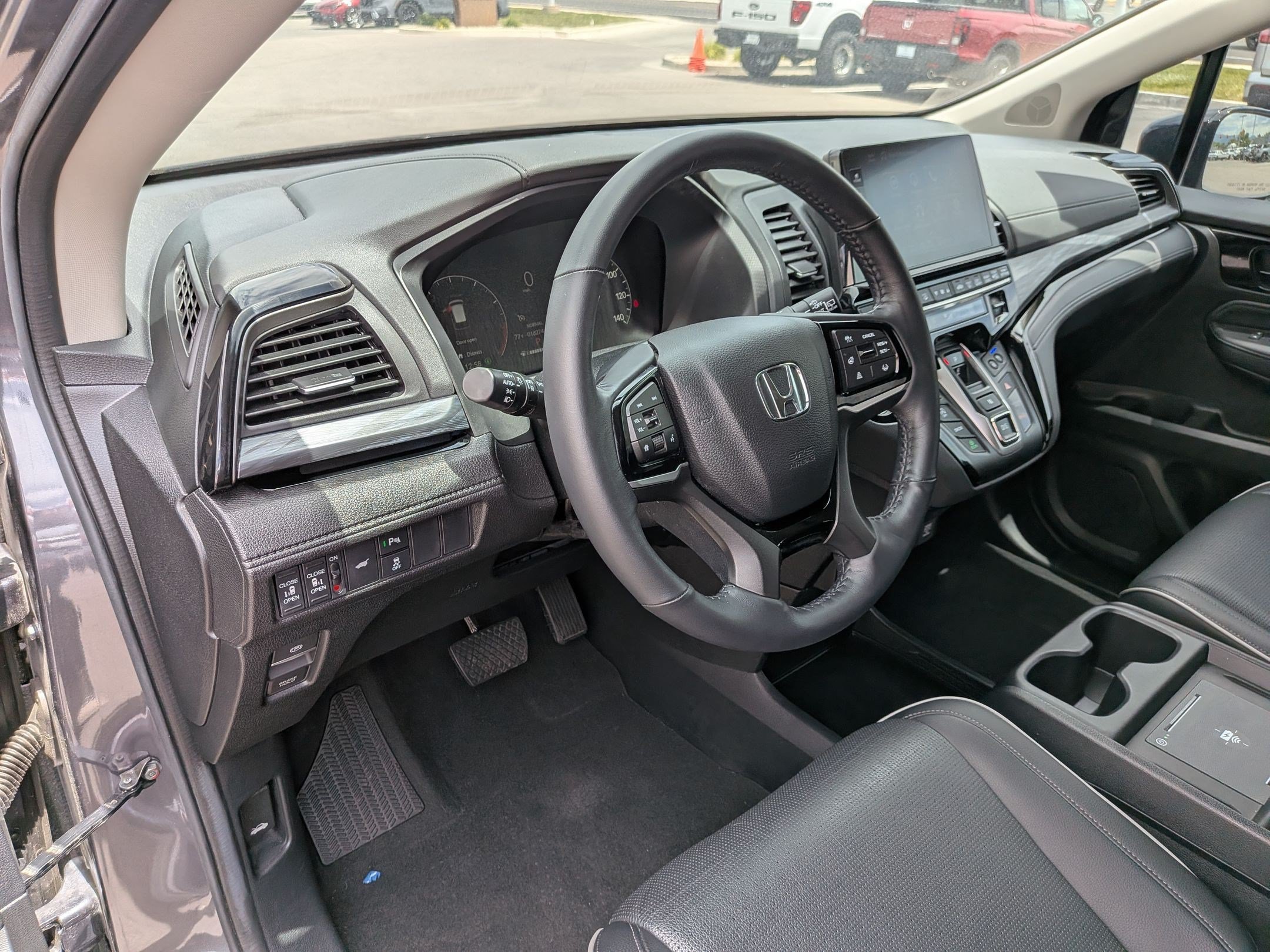 2025 Honda Odyssey Elite - Photo 16