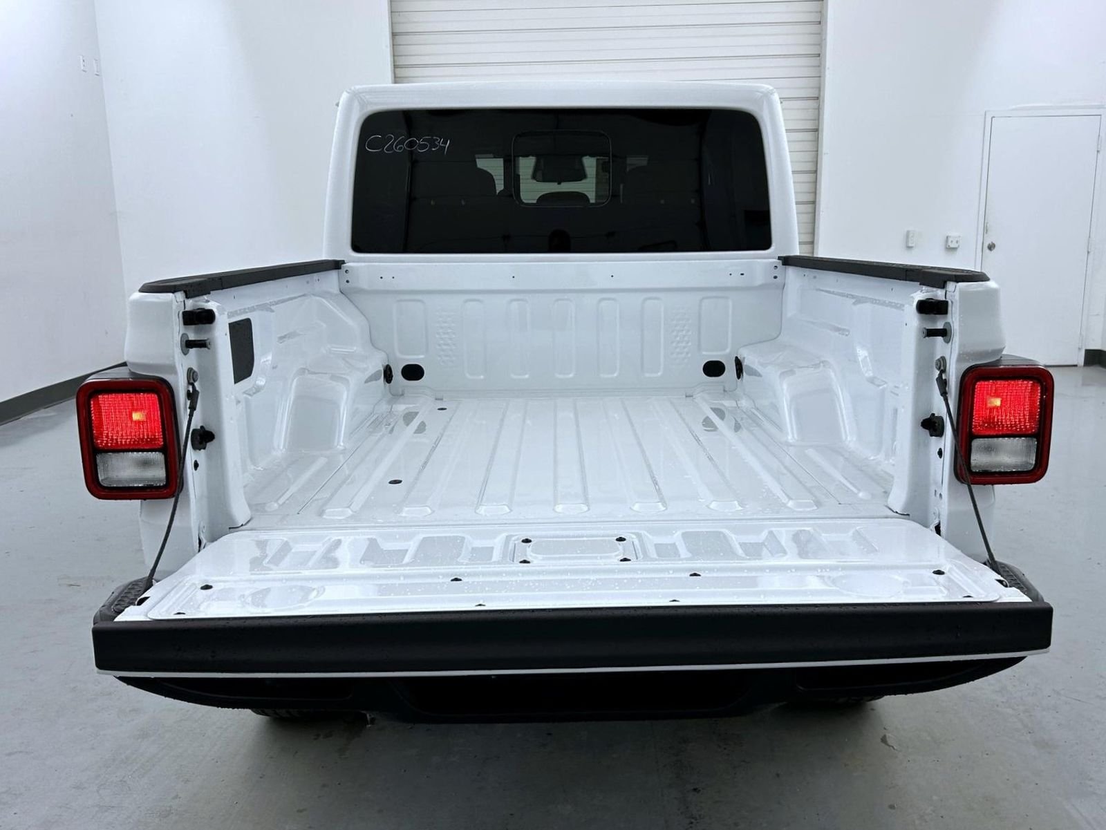 New 2026 Bright White Clear-Coat Exterior Paint Jeep Sport S image 21